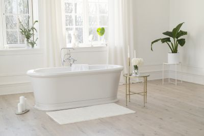 Refinished Bathtub with Precise Edges